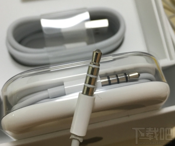 苹果iPhone附送耳机黑环/白环有区别? 为什么苹果耳机白环兼容性更好? 苹果iPhone附送耳机黑环/白环有区别? 为什么苹果耳机白环兼容性更好?0